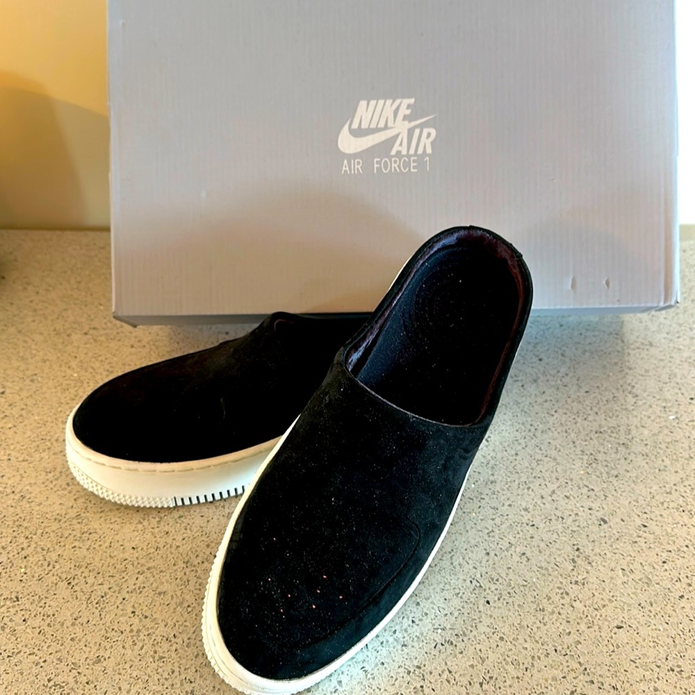 Fabulous NIKE BLACK SUEDE SLIP ON MULES WITH A TOUCH OF IRIDESCENT FRONT